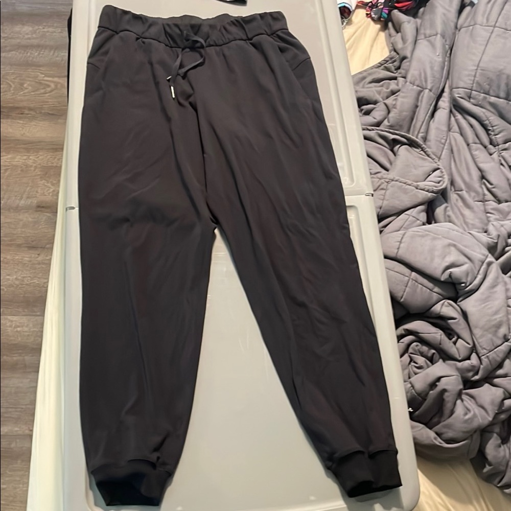 Lululemon women’s Black Jogger Pants
